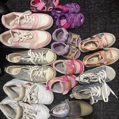 子供靴、大人靴の画像