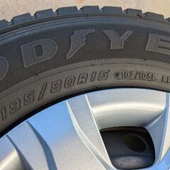 ハイエース 中古タイヤ4 本セットの画像