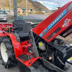 ヤンマートラクターの画像