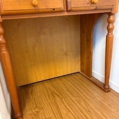 カントリー調　ドレッサー　机　テーブルの画像