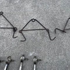 トラバサミ6個、解体用フック4個の画像