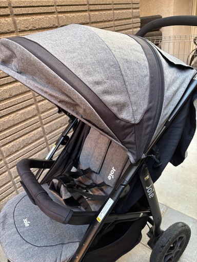 Joie ベビーカー　ライトトラックスエア　クロム（新品レインカバー付）　美品 Joie ベビーカー ライトトラックスエア クロム（新品レインカバー付