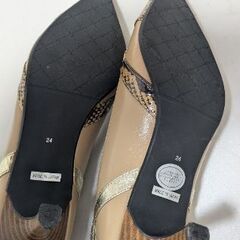 ベージュヒール　24センチ　2u4uの画像