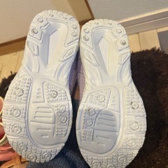 試着のみ！薄紫色のかわいいスニーカーの画像