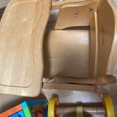ベビーチェアー、三輪車、知育玩具の画像