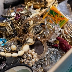 フリマ開催⭐️時計、アクセサリーやピアス、指輪も！⭐️ブランド品あり！！早い者勝ち！！！の画像