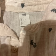 H&M🎄クリスマスにも ツリー柄トップス 90サイズの画像
