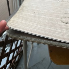 学校机と椅子の画像