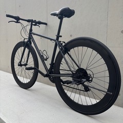 【8万で購入】クロスバイク 黒 700C 美品 高級シマノ社製変速付き ロード ピスト マウンテン BMX ビーチクルーザー ディープリム　お洒落 自転車【早い者勝ち】の画像