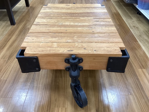 ACME Furnitureより【ドーリーテーブル GUILD】