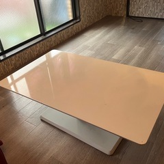 電動ソファー、テーブルの画像