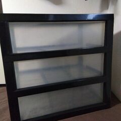 三段衣装ケースの画像