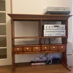 木製のビンテージ棚の画像