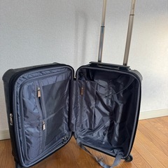 GUESS キャリーケースの画像