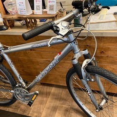 【SALE！防犯登録無料！GIANT ATX830S前後タイヤ・チューブ新品！】フロントサスペンション付き 3×7速　26インチMTB シルバーの画像