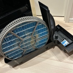 SHARP シャープ プラズマクラスター　除加湿空気清浄機 KC-HD70の画像