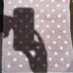 2枚　紫と白の水玉模様のフェイスタオルの画像