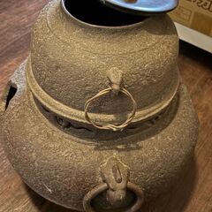 古い茶釜の画像
