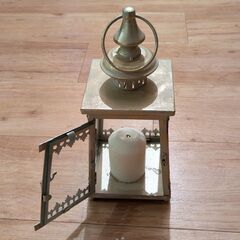 【無料で差し上げます】シャビーゴールドランタン ろうそくセットの画像