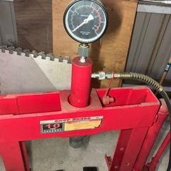 油圧プレス10トンの画像