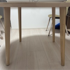 ダイニングテーブルの画像