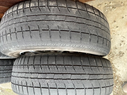 ヴォクシー　スタッドレスタイヤ　　195 65R15