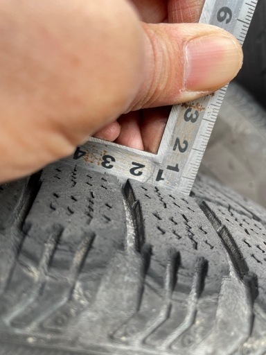 ヴォクシー　スタッドレスタイヤ　　195 65R15