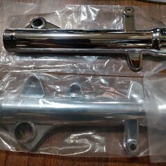 スカイウェイブ CJ44A CJ45A CJ46A メッキクランクケースカバーとメッキフロントフォークカバーの画像