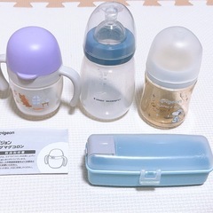 【年末値下げ中】写真の物全てお譲り✨抱っこ紐　哺乳瓶セット　離乳食セット　の画像