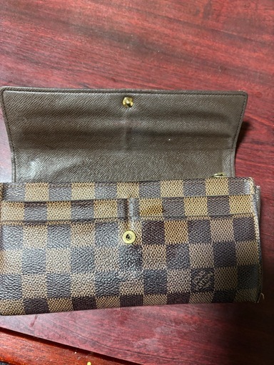 ルイ　ヴィトン  二つ折り財布