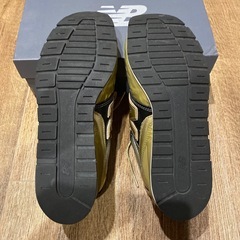 New Balance 996 ゴールド/ブラック スニーカーの画像