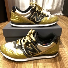 New Balance 996 ゴールド/ブラック スニーカーの画像