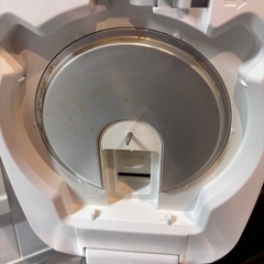 SHARP 炊飯器 ホワイト 内側使用感ありの画像