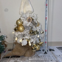 クリスマスツリー3種と雪だるまの飾りの画像