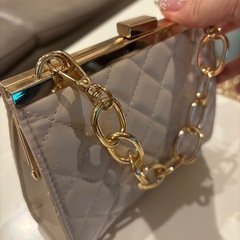 ベージュ小さめハンドバックの画像