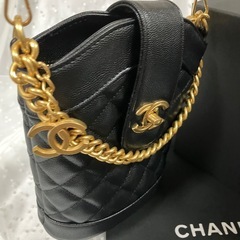 CHANEL シャネル ノベルティ ショルダーバッグ　ブラック　チャーム付き　③ の画像