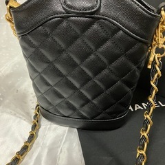 CHANEL シャネル ノベルティ ショルダーバッグ　ブラック　チャーム付き　③ の画像