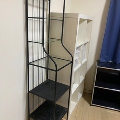 金属とガラス製の黒い棚　IKEA イケアの画像