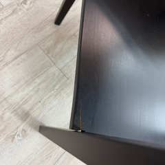 早い者勝ちです！椅子・サイドテーブル・クッション２個・スタンドライト・アンティーク花(花瓶付き)・ラグの画像