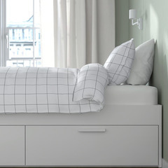 IKEAのベッドフレームの画像