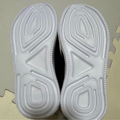 ハイカットスニーカーの画像