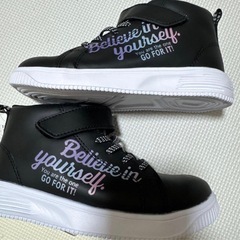 ハイカットスニーカーの画像