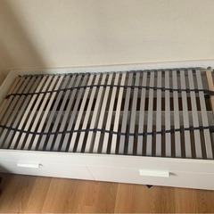 IKEAのベッドフレームの画像
