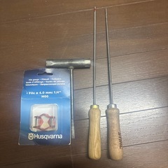 今だけまとめて購入の方に刃もプレゼント！年末前だけ限定商品！早いもの勝ち！チェンソーゼノアG2501 エンジン良好！セット販売！の画像