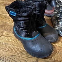 男児✨キッズ長靴ブーツセット　おまけ洋服付の画像