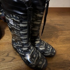 男児✨キッズ長靴ブーツセット　おまけ洋服付の画像