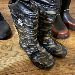 男児✨キッズ長靴ブーツセット　おまけ洋服付の画像