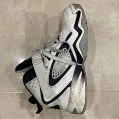 ルイ・ヴィトン LVトレイナー ミッド NBAコラボ スニーカー ホワイトの画像