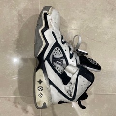 ルイ・ヴィトン LVトレイナー ミッド NBAコラボ スニーカー ホワイトの画像