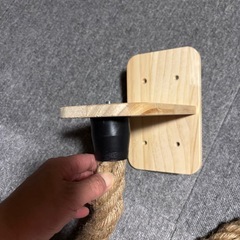 　ねこの木製壁掛け猫捕獲ポールの画像